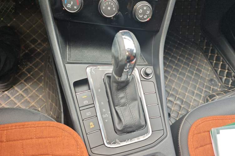 Used Volkswagen Bora 2021 1.5L Automatic Comfort Smart Connect Edition Gear Lever