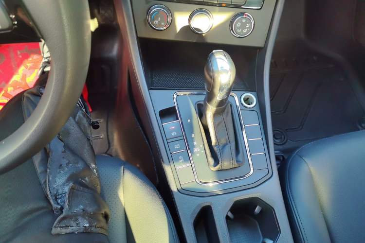 Used Volkswagen Bora 2021 1.5L Automatic Fashionable Smart Connectivity Version Gear Lever