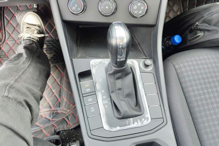 Used Volkswagen Bora 2021 1.5L Automatic Fashionable Smart Connectivity Version Gear Lever