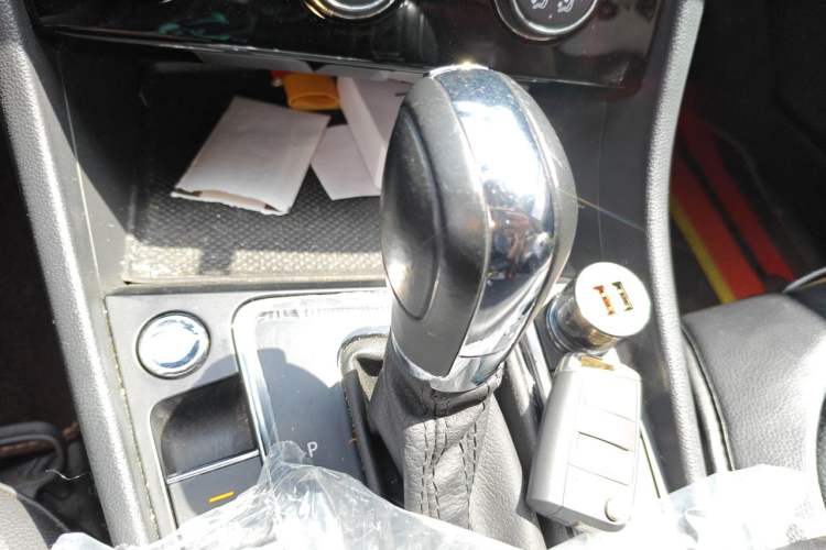 Used Volkswagen Bora 2021 1.5L Automatic Comfort Smart Connect Edition Gear Lever