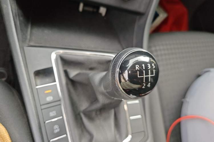 Used Volkswagen Bora 2021 1.5L Manual Fashion Smart Connect Edition Gear Lever