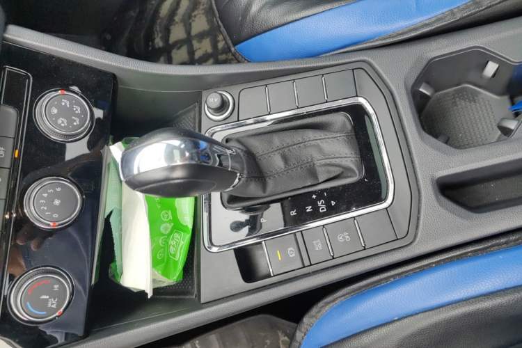 Used Volkswagen Bora 2021 1.5L Automatic Comfort Smart Connect Edition Gear Lever