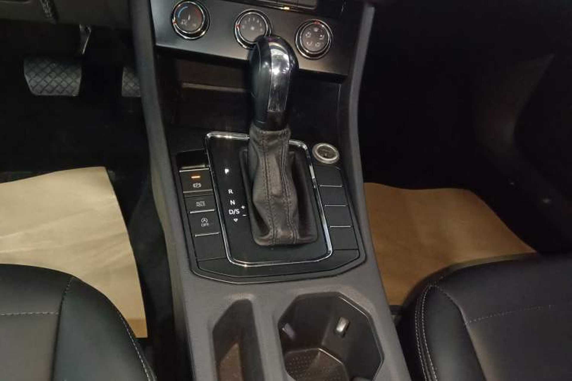 Used Volkswagen Bora 2021 1.5L Automatic Fashionable Smart Connectivity Version Gear Lever