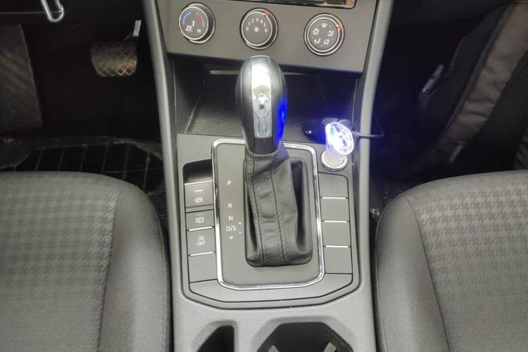 Used Volkswagen Bora 2021 1.5L Automatic Fashionable Smart Connectivity Version Gear Lever