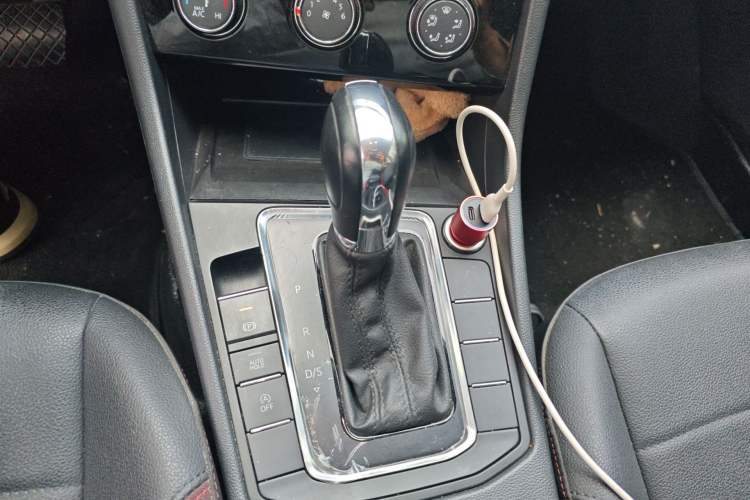 Used Volkswagen Bora 2021 1.5L Automatic Comfort Smart Connect Edition Gear Lever