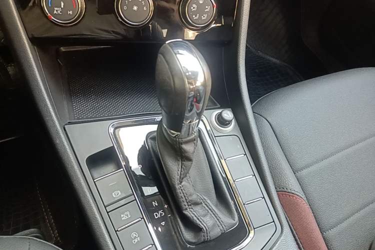 Used Volkswagen Bora 2021 1.5L Automatic Comfort Smart Connect Edition Gear Lever