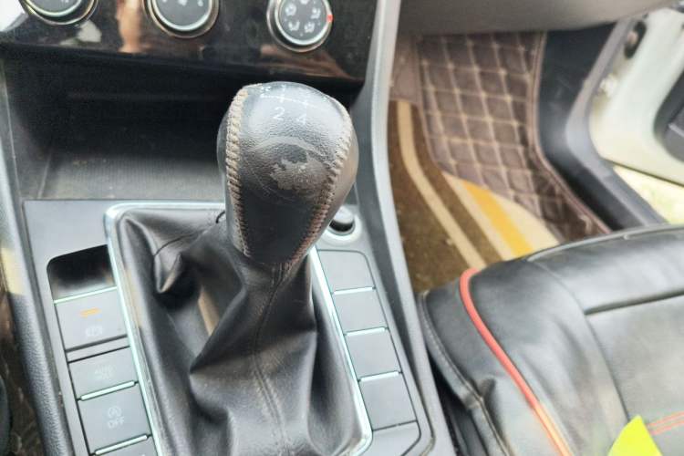 Used Volkswagen Bora 2021 1.5L Manual Comfort Smart Connect Edition Gear Lever