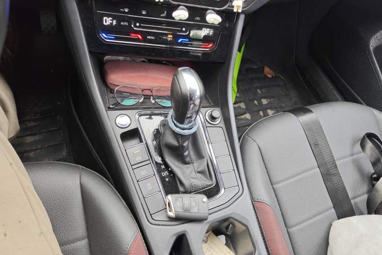 Used Volkswagen Bora 2021 1.5L Automatic Elite Smart Connect Edition Gear Lever