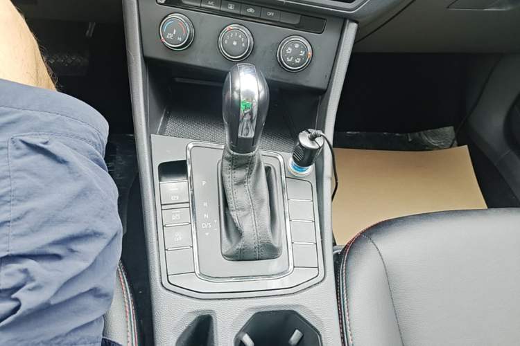 Used Volkswagen Bora 2021 1.5L Automatic Fashionable Smart Connectivity Version Gear Lever