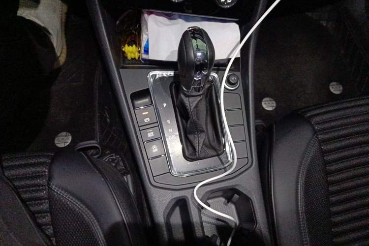 Used Volkswagen Bora 2021 1.5L Automatic Comfort Smart Connect Edition Gear Lever