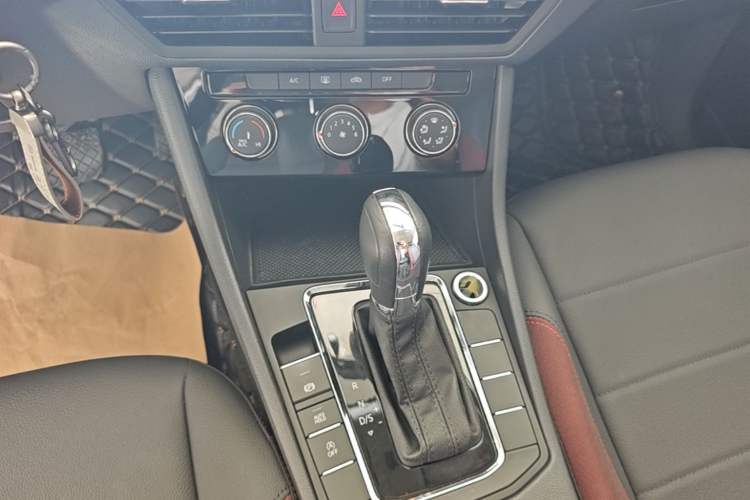Used Volkswagen Bora 2021 1.5L Automatic Comfort Smart Connect Edition Gear Lever
