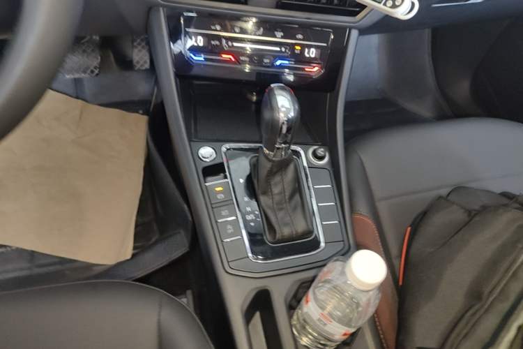 Used Volkswagen Bora 2021 1.5L Automatic Elite Smart Connect Edition Gear Lever