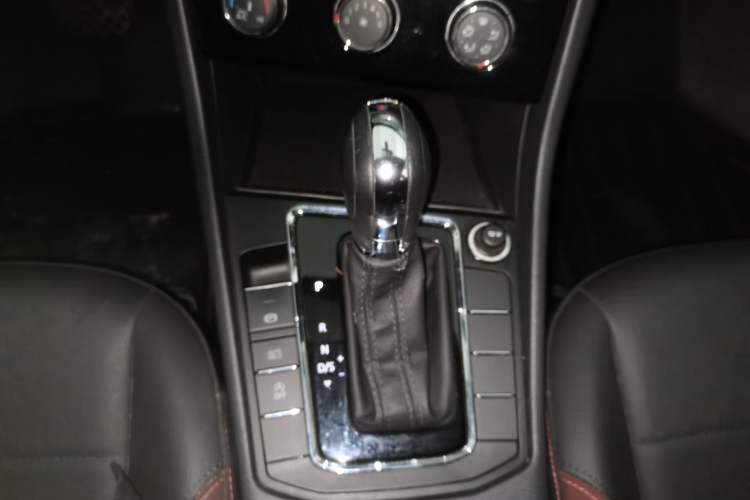 Used Volkswagen Bora 2021 1.5L Automatic Comfort Smart Connect Edition Gear Lever
