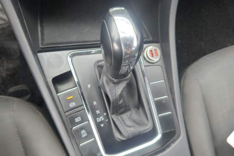 Used Volkswagen Bora 2021 1.5L Automatic Fashionable Smart Connectivity Version Gear Lever