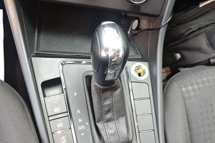 Used Volkswagen Bora 2021 1.5L Automatic Fashionable Smart Connectivity Version Gear Lever