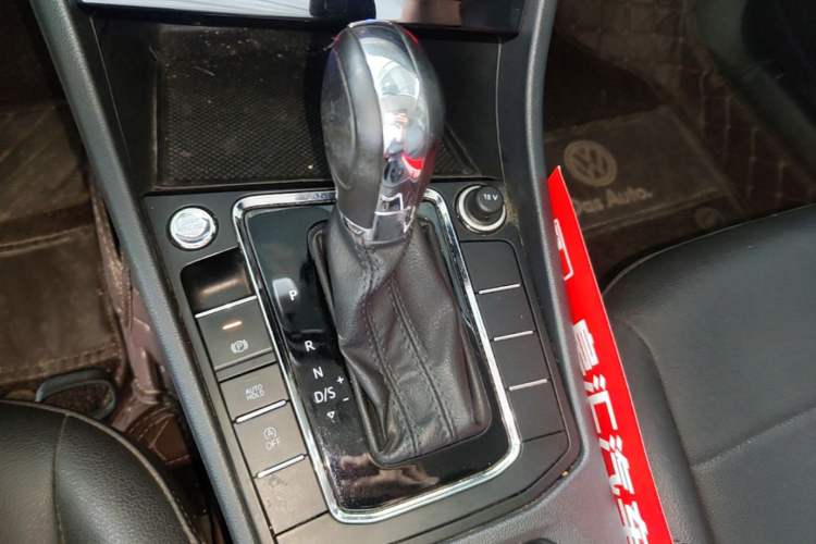 Used Volkswagen Bora 2021 1.5L Automatic Elite Smart Connect Edition Gear Lever