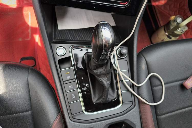 Used Volkswagen Bora 2021 1.5L Automatic Elite Smart Connect Edition Gear Lever