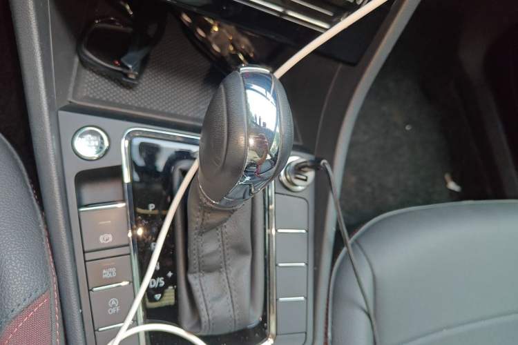 Used Volkswagen Bora 2021 1.5L Automatic Elite Smart Connect Edition Gear Lever
