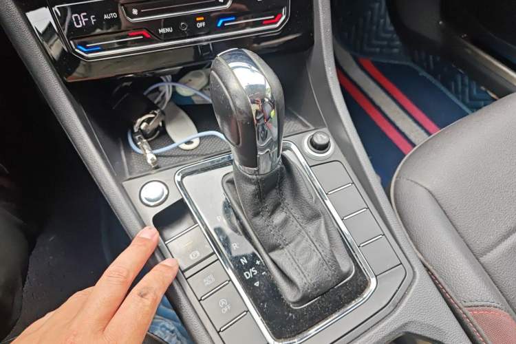 Used Volkswagen Bora 2021 1.5L Automatic Elite Smart Connect Edition Gear Lever