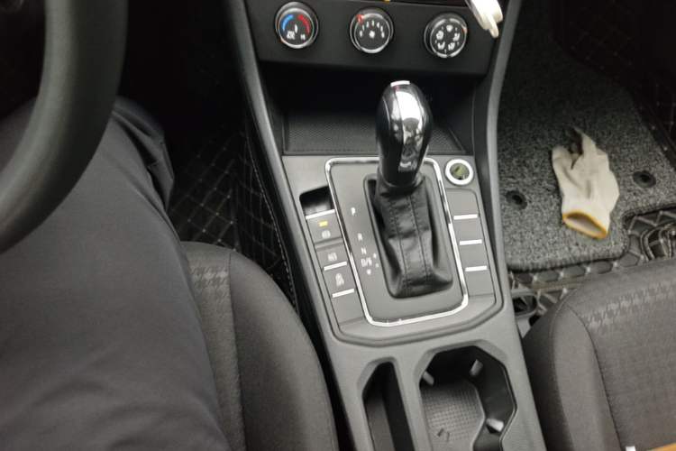 Used Volkswagen Bora 2021 1.5L Automatic Fashionable Smart Connectivity Version Gear Lever