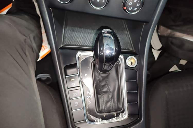Used Volkswagen Bora 2021 1.5L Automatic Fashionable Smart Connectivity Version Gear Lever