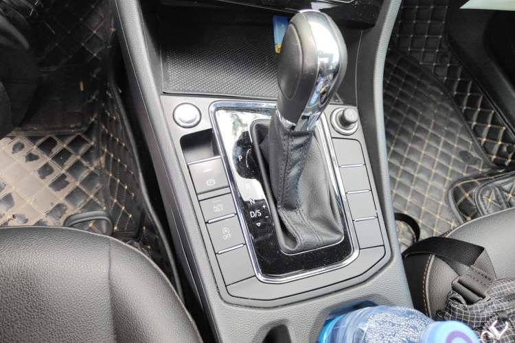 Used Volkswagen Bora 2021 1.5L Automatic Elite Smart Connect Edition Gear Lever