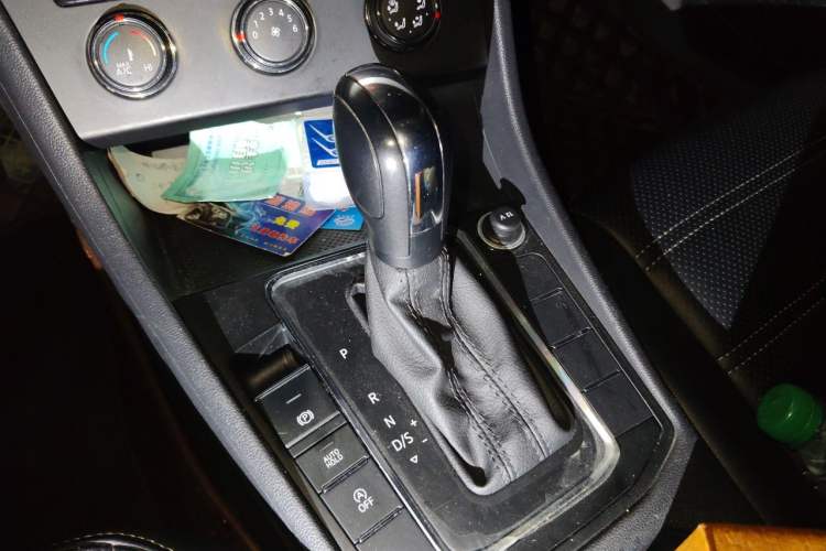 Used Volkswagen Bora 2021 1.5L Automatic Fashionable Smart Connectivity Version Gear Lever