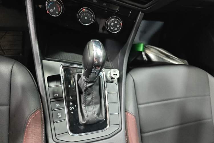 Used Volkswagen Bora 2021 1.5L Automatic Comfort Smart Connect Edition Gear Lever