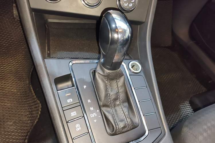 Used Volkswagen Bora 2021 1.5L Automatic Fashionable Smart Connectivity Version Gear Lever