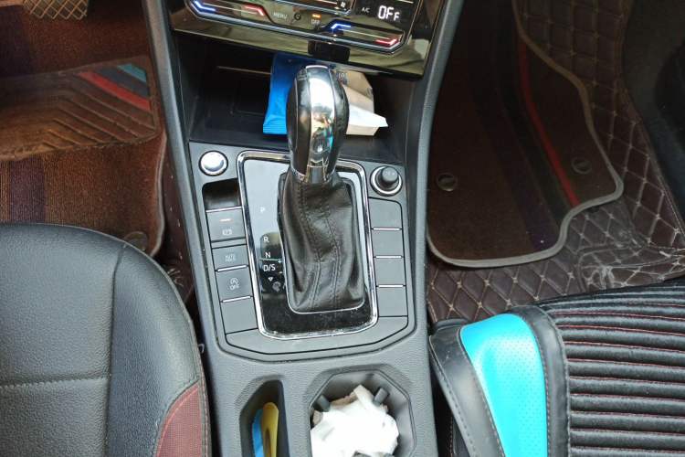 Used Volkswagen Bora 2021 1.5L Automatic Elite Smart Connect Edition Gear Lever