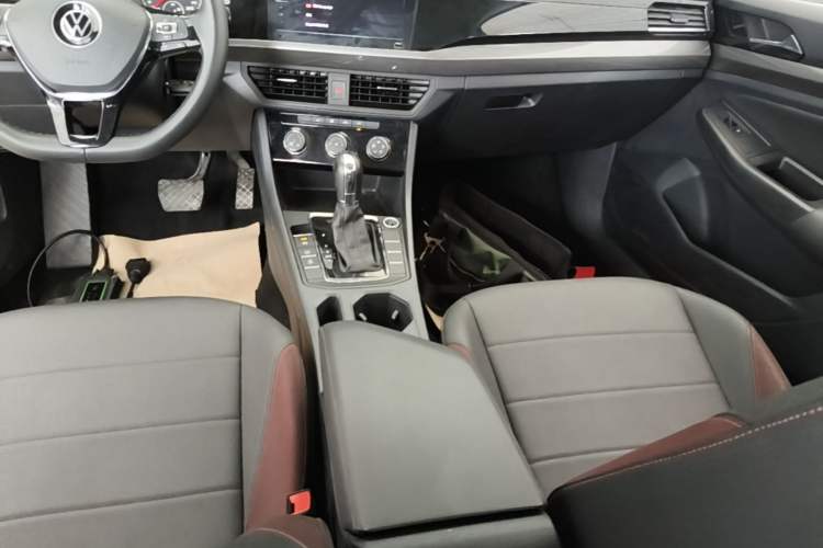 Used Volkswagen Bora 2021 1.5L Automatic Comfort Smart Connect Edition Gear Lever