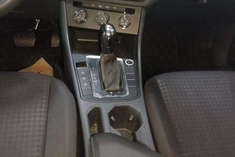 Used Volkswagen Bora 2021 1.5L Automatic Fashionable Smart Connectivity Version Gear Lever