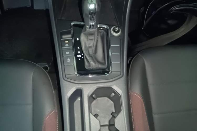 Used Volkswagen Bora 2021 1.5L Automatic Comfort Smart Connect Edition Gear Lever