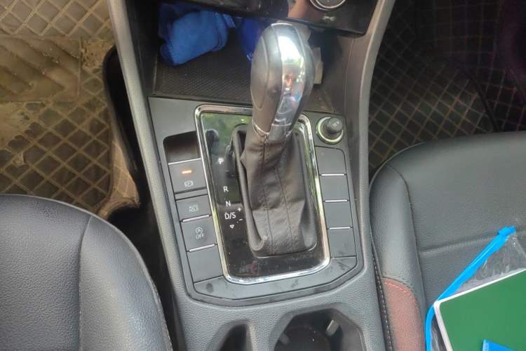 Used Volkswagen Bora 2021 1.5L Automatic Comfort Smart Connect Edition Gear Lever
