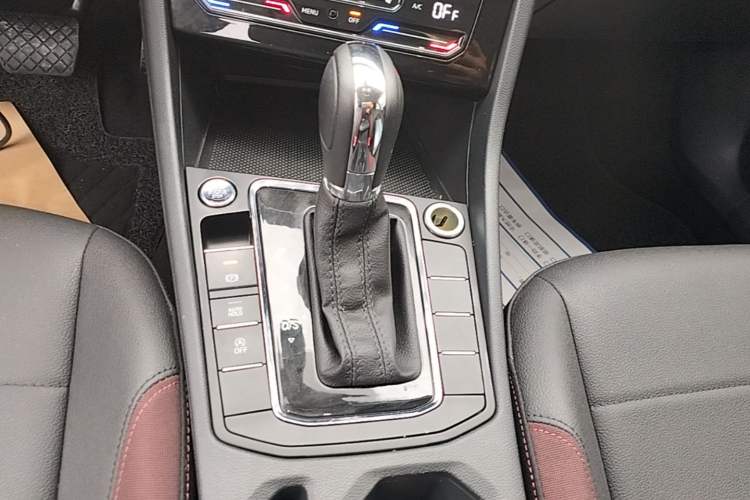 Used Volkswagen Bora 2021 1.5L Automatic Elite Smart Connect Edition Gear Lever