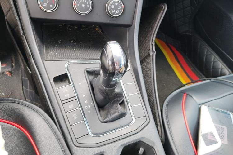 Used Volkswagen Bora 2021 1.5L Automatic Fashionable Smart Connectivity Version Gear Lever