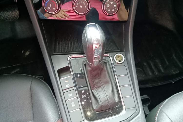 Used Volkswagen Bora 2021 1.5L Automatic Comfort Smart Connect Edition Gear Lever
