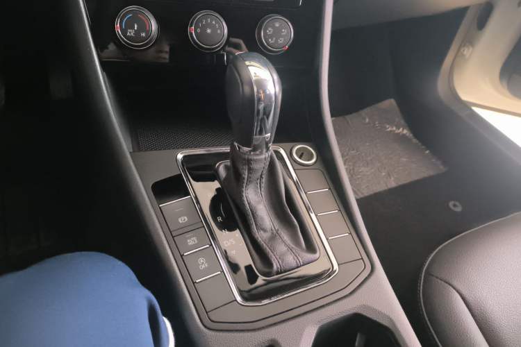 Used Volkswagen Bora 2021 1.5L Automatic Comfort Smart Connect Edition Gear Lever