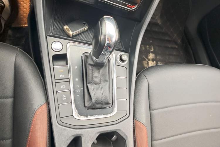 Used Volkswagen Bora 2021 1.5L Automatic Elite Smart Connect Edition Gear Lever