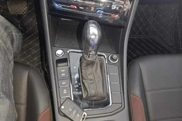 Used Volkswagen Bora 2021 1.5L Automatic Elite Smart Connect Edition Gear Lever