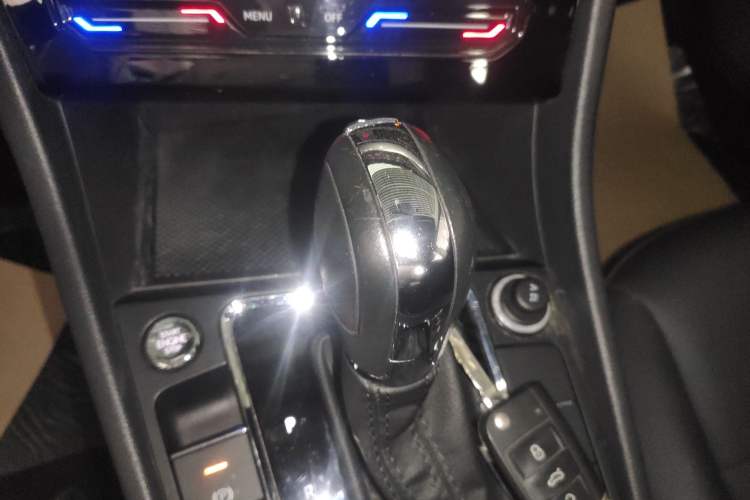 Used Volkswagen Bora 2021 1.5L Automatic Elite Smart Connect Edition Gear Lever