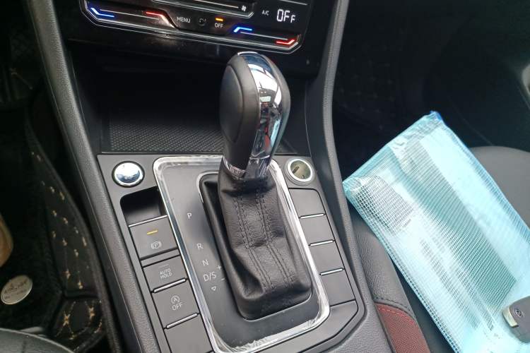Used Volkswagen Bora 2021 1.5L Automatic Elite Smart Connect Edition Gear Lever