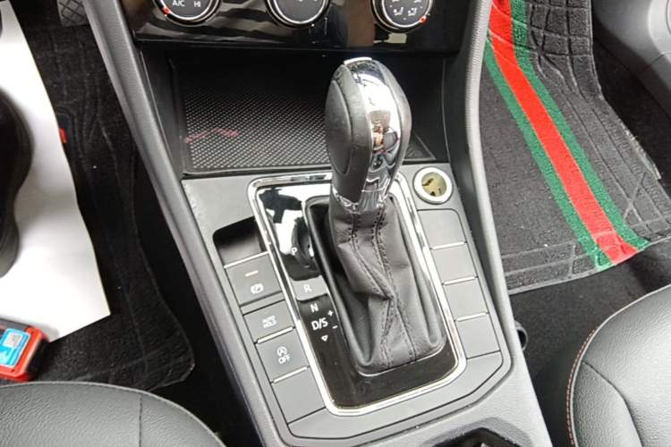 Used Volkswagen Bora 2021 1.5L Automatic Comfort Smart Connect Edition Gear Lever