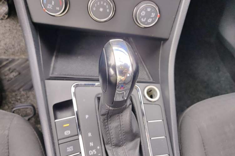 Used Volkswagen Bora 2021 1.5L Automatic Fashionable Smart Connectivity Version Gear Lever