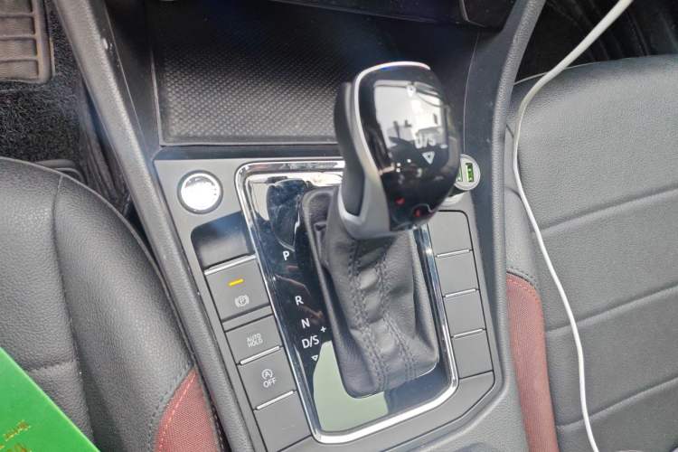 Used Volkswagen Bora 2021 1.5L Automatic Elite Smart Connect Edition Gear Lever