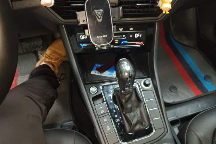 Used Volkswagen Bora 2021 1.5L Automatic Elite Smart Connect Edition Gear Lever