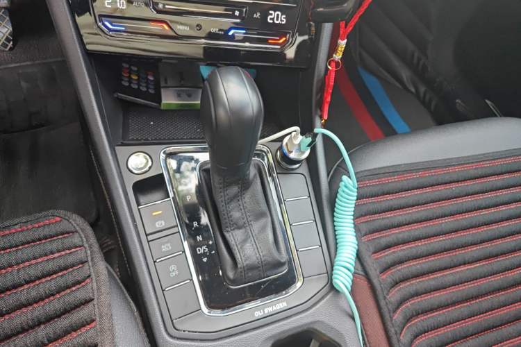 Used Volkswagen Bora 2021 1.5L Automatic Elite Smart Connect Edition Gear Lever