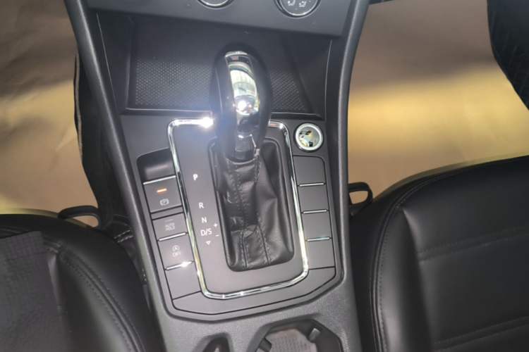 Used Volkswagen Bora 2021 1.5L Automatic Fashionable Smart Connectivity Version Gear Lever