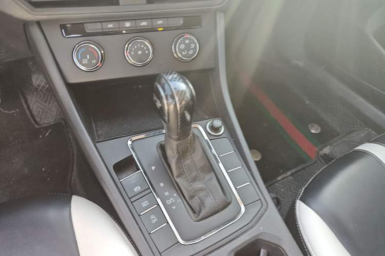 Used Volkswagen Bora 2021 1.5L Automatic Fashionable Smart Connectivity Version Gear Lever