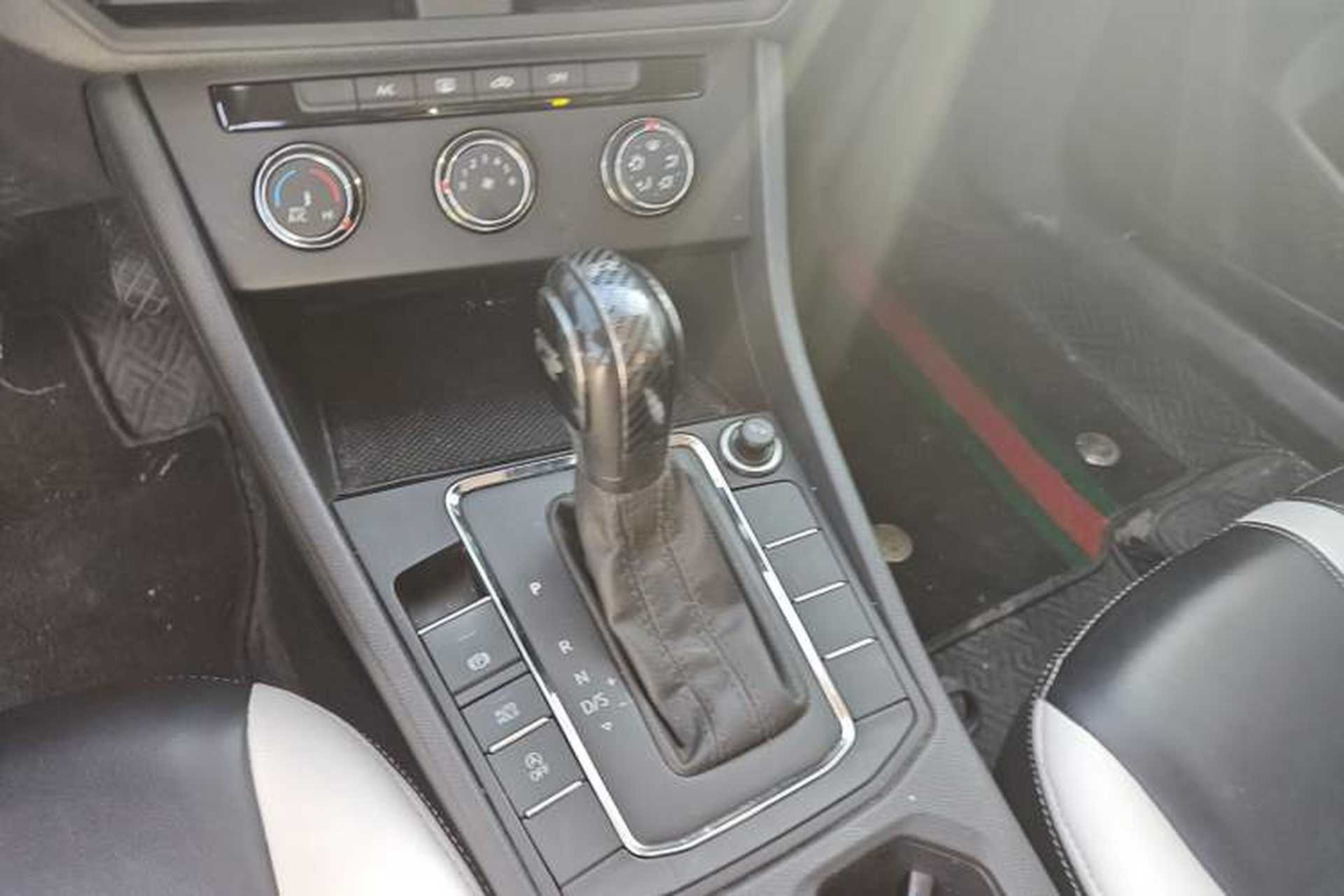 Used Volkswagen Bora 2021 1.5L Automatic Fashionable Smart Connectivity Version Gear Lever